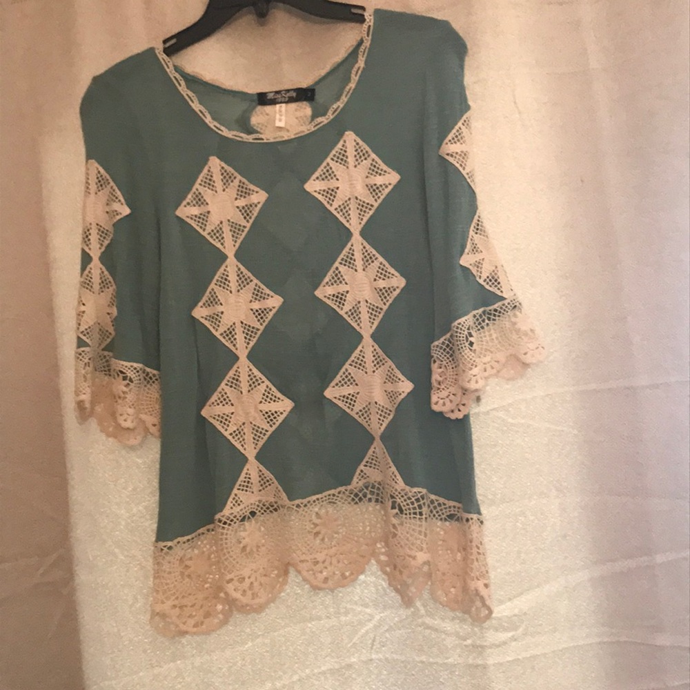 Miss Kelly shirt🛍